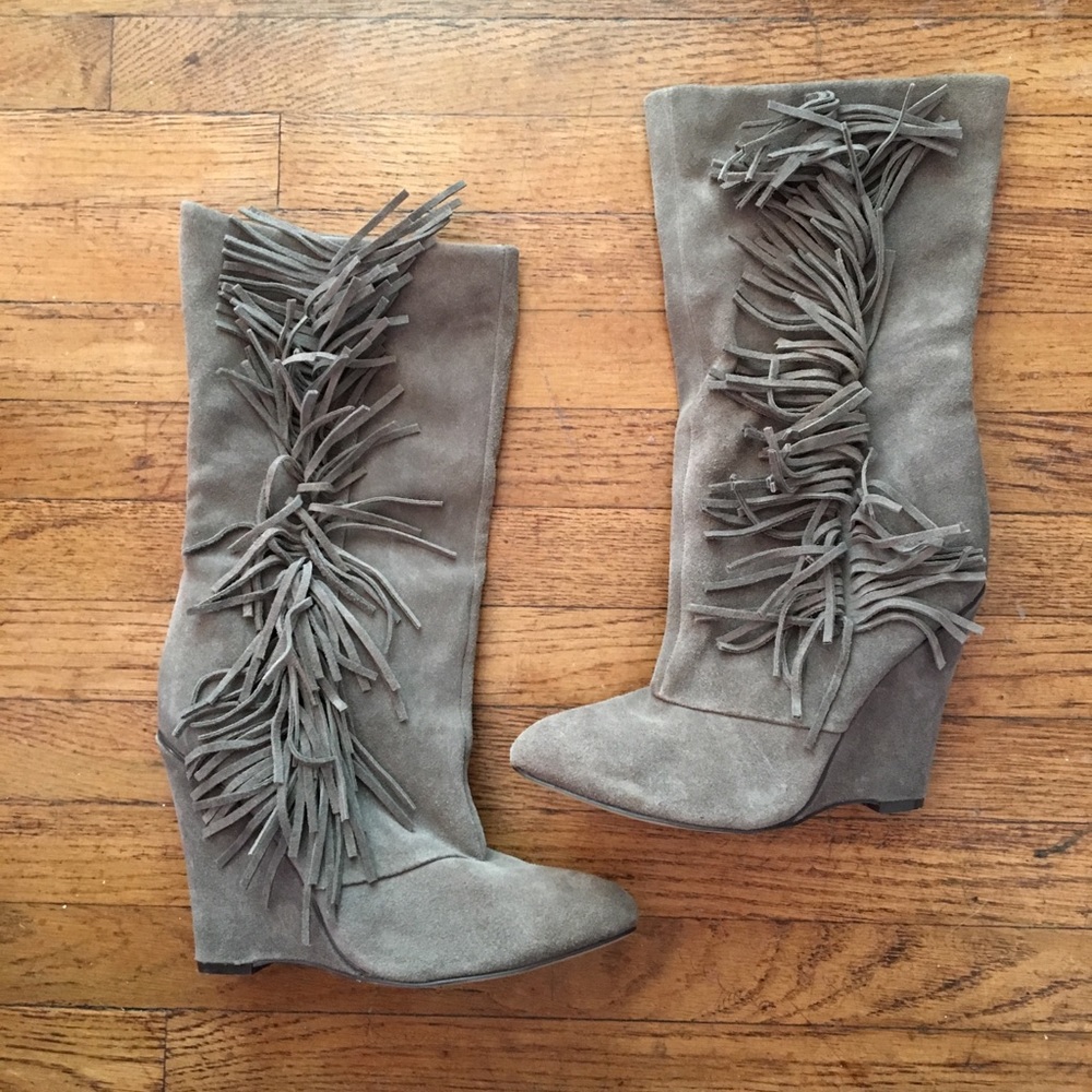NWOT Mia Flirty fringe suede boots 8.5